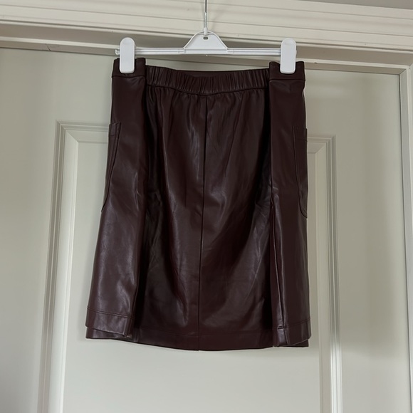 Ava & Viv | Burgundy Faux Leather Skirt with Gold Details - Picture 2 of 5